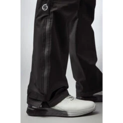 Sunderland Vancouver Quebec Waterproof Golf Trousers SUNMR35 9 Sunderland Vancouver Quebec Waterproof Golf Trousers SUNMR35 -Galvie Green Sport Quebec Closeup Hem